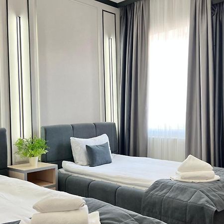 Caravan Hotel Karakol Buitenkant foto