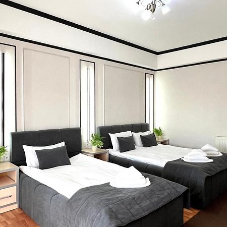 Caravan Hotel Karakol Buitenkant foto