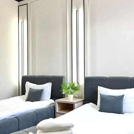 Caravan Hotel Karakol Buitenkant foto