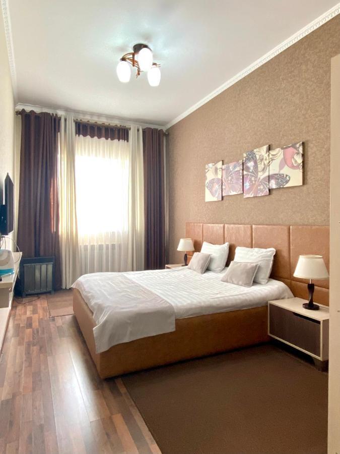 Caravan Hotel Karakol Buitenkant foto