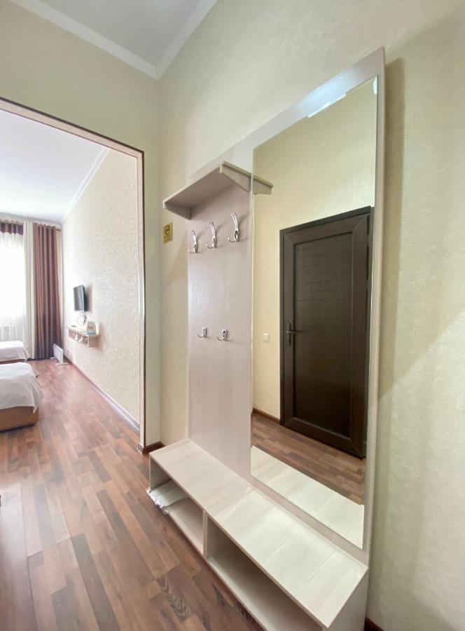Caravan Hotel Karakol Buitenkant foto