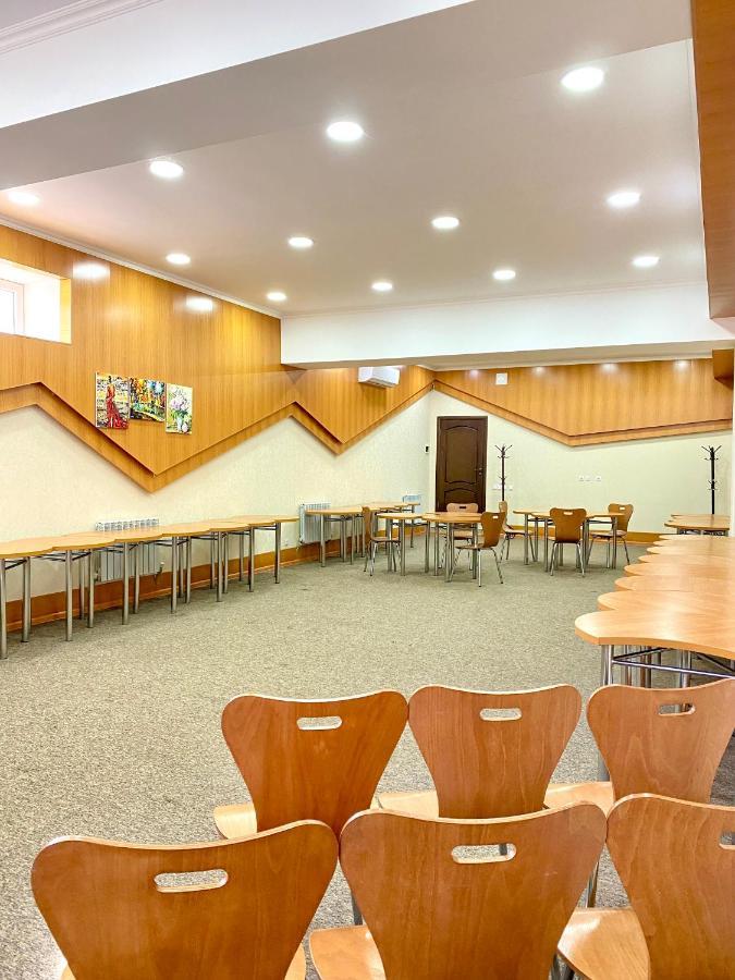 Caravan Hotel Karakol Buitenkant foto