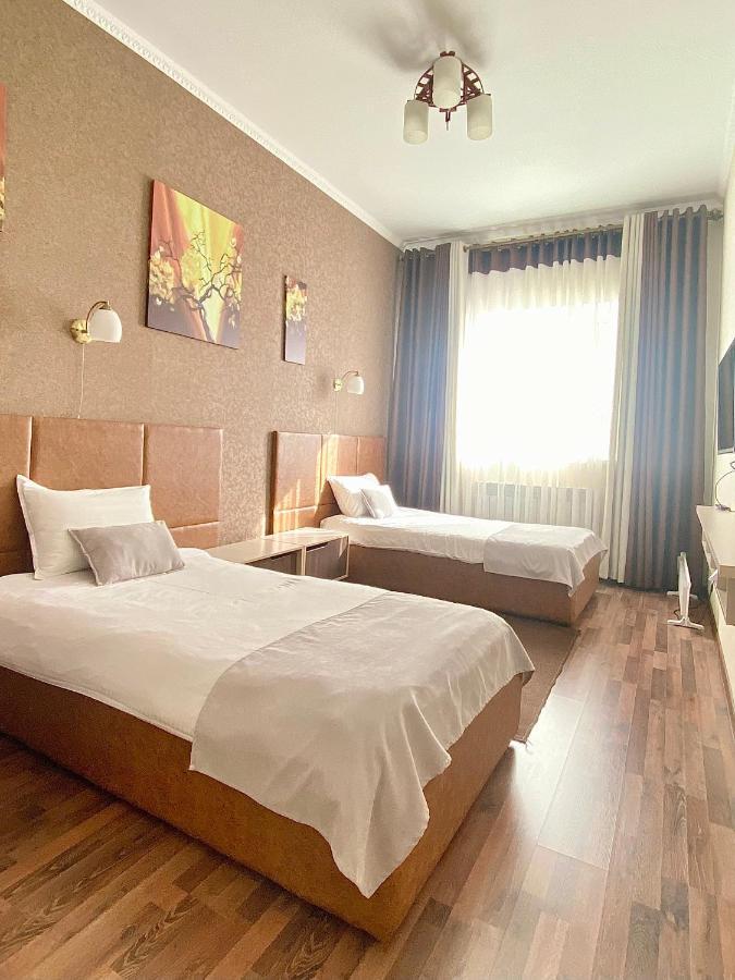 Caravan Hotel Karakol Buitenkant foto