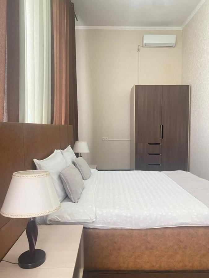 Caravan Hotel Karakol Buitenkant foto