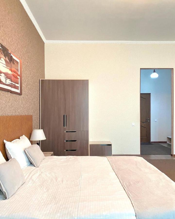 Caravan Hotel Karakol Buitenkant foto