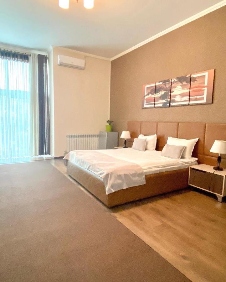 Caravan Hotel Karakol Buitenkant foto