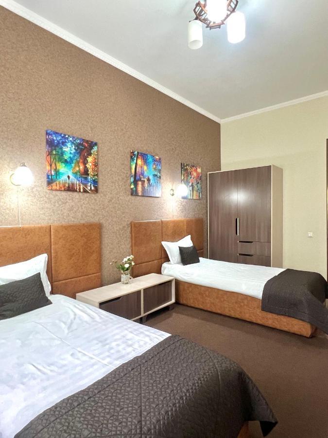Caravan Hotel Karakol Buitenkant foto