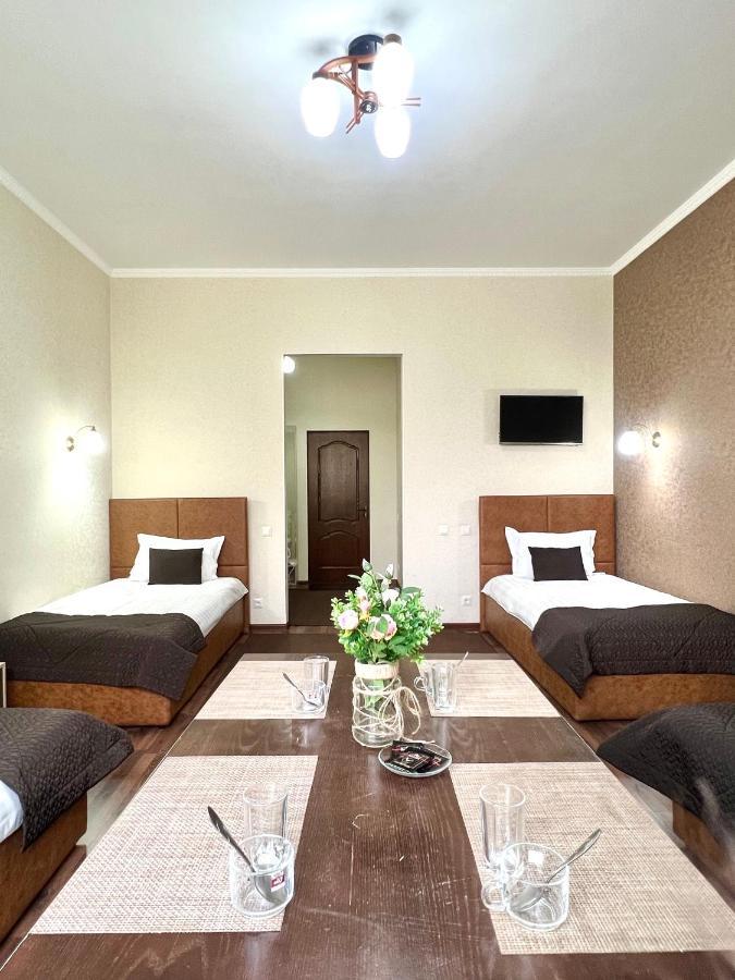Caravan Hotel Karakol Buitenkant foto