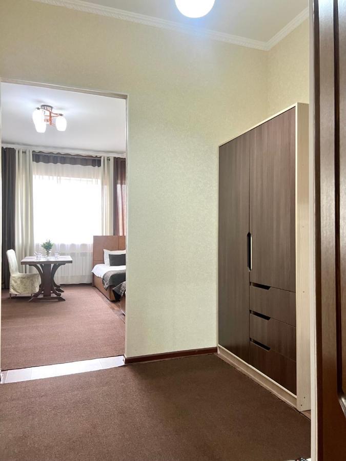 Caravan Hotel Karakol Buitenkant foto