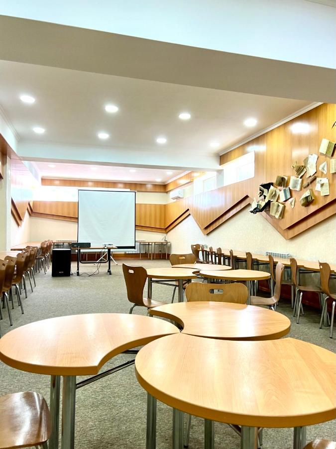 Caravan Hotel Karakol Buitenkant foto