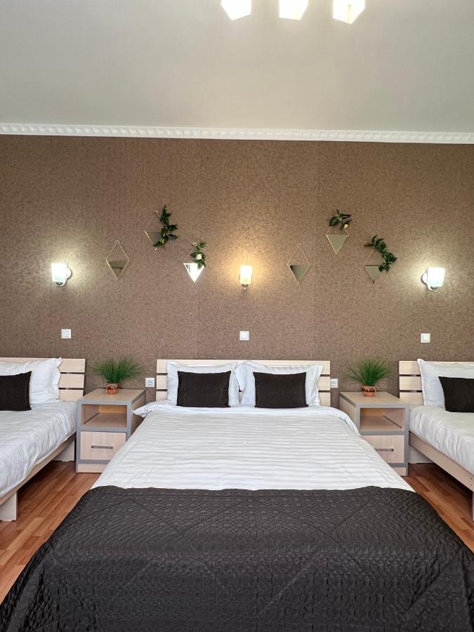 Caravan Hotel Karakol Buitenkant foto