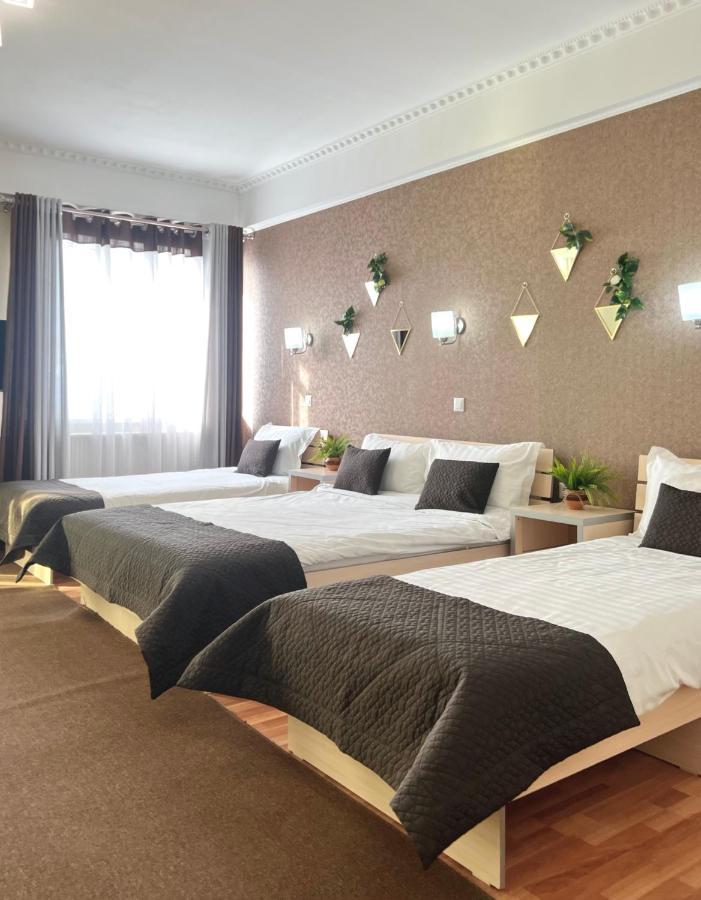Caravan Hotel Karakol Buitenkant foto