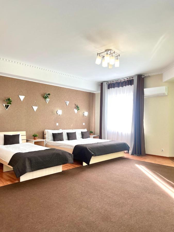 Caravan Hotel Karakol Buitenkant foto
