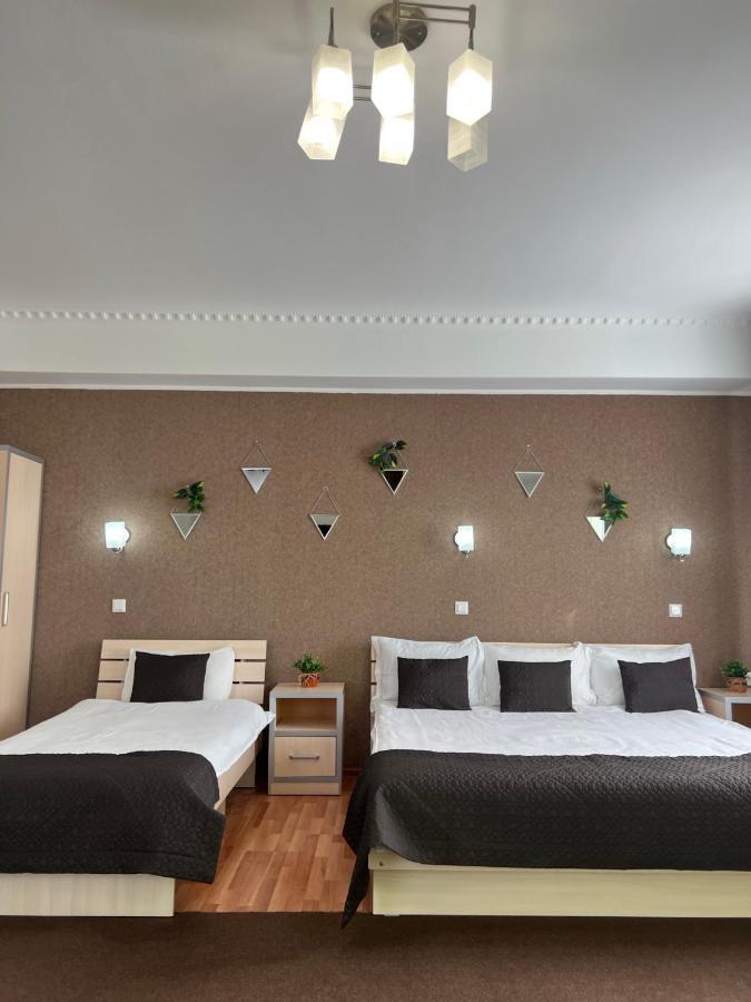 Caravan Hotel Karakol Buitenkant foto