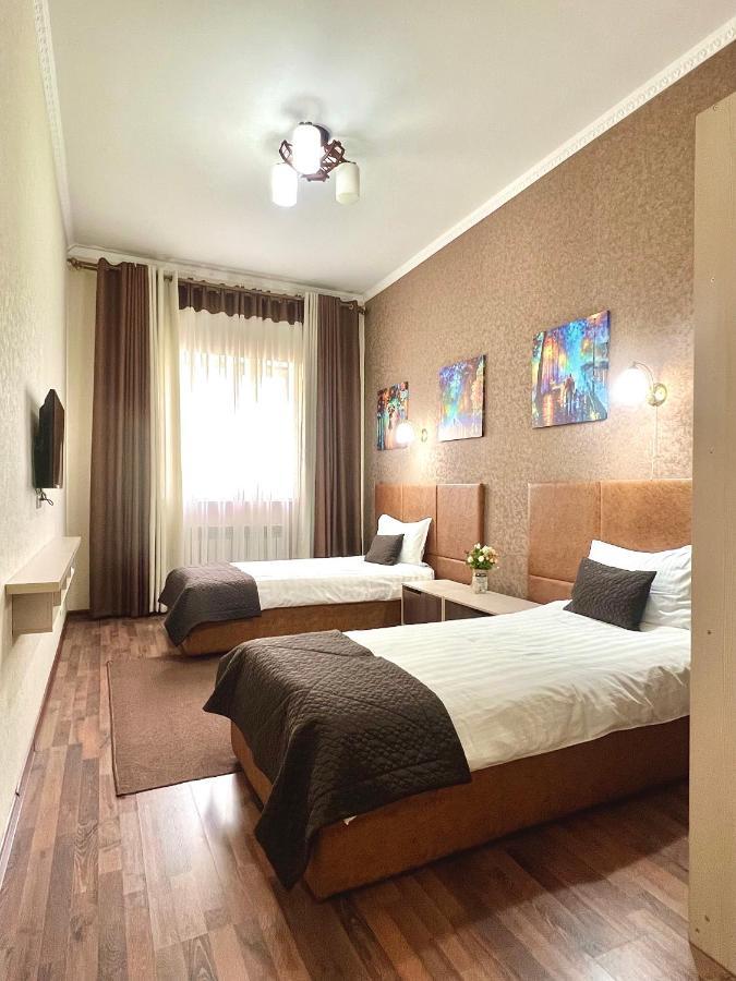 Caravan Hotel Karakol Buitenkant foto