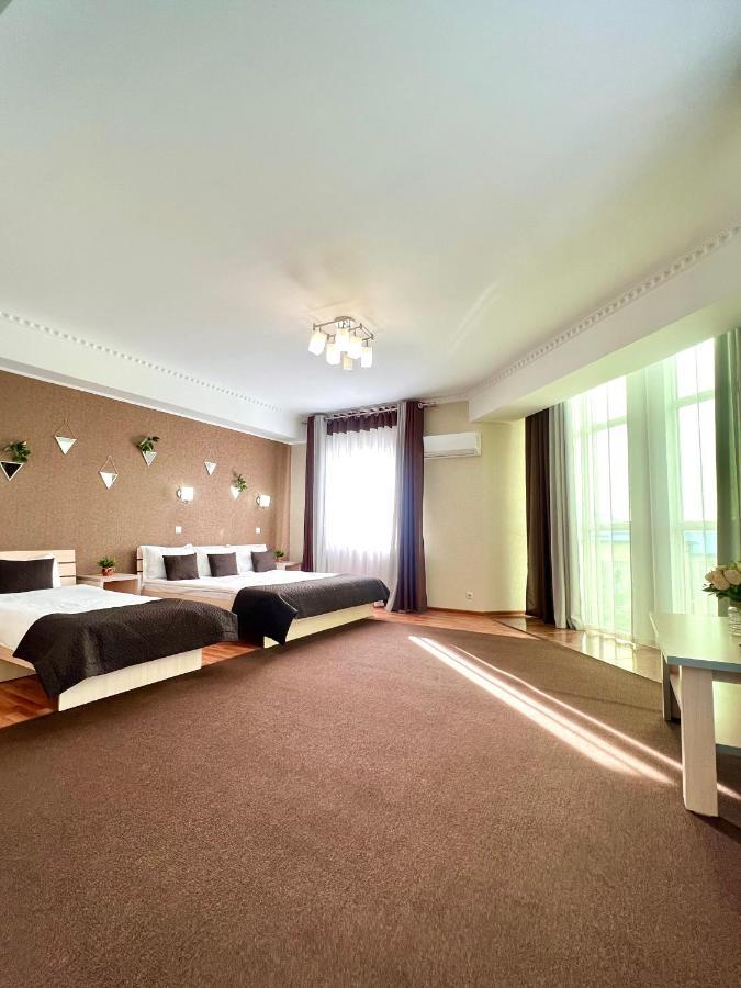 Caravan Hotel Karakol Buitenkant foto