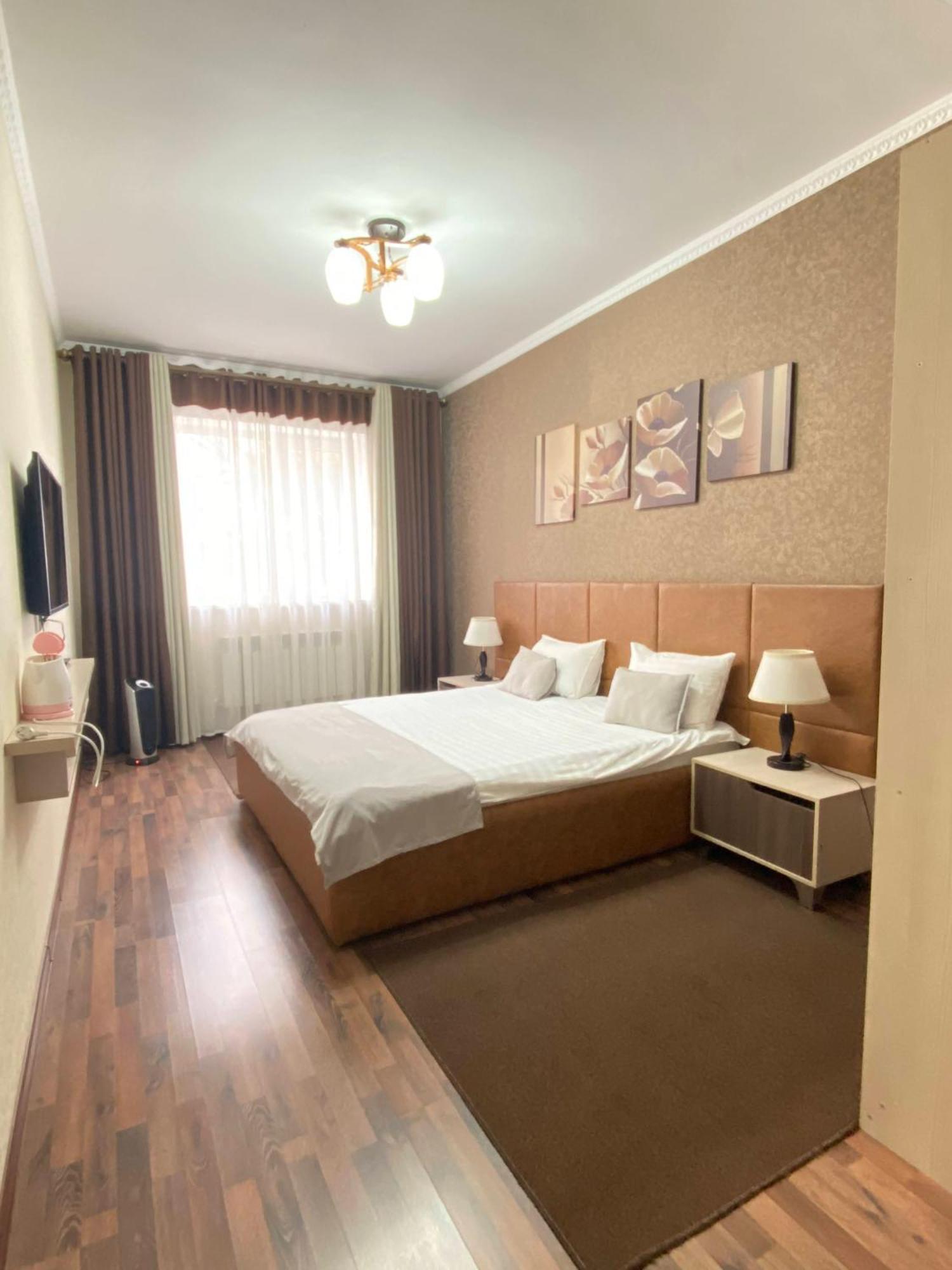 Caravan Hotel Karakol Buitenkant foto