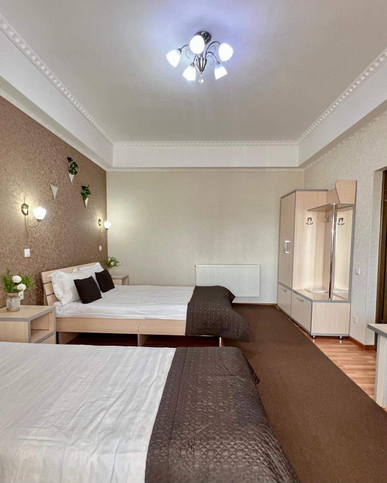 Caravan Hotel Karakol Buitenkant foto