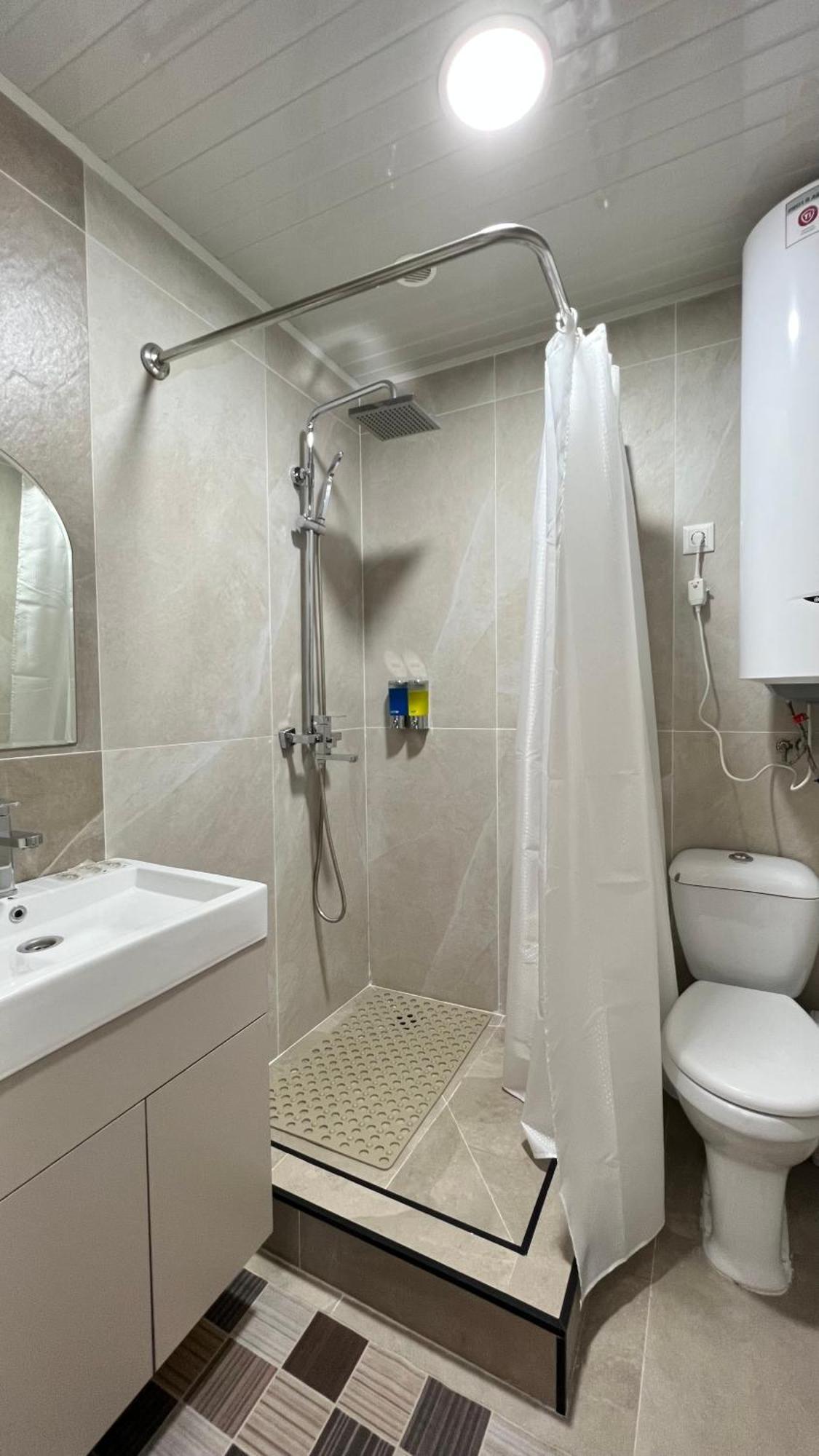 Caravan Hotel Karakol Buitenkant foto