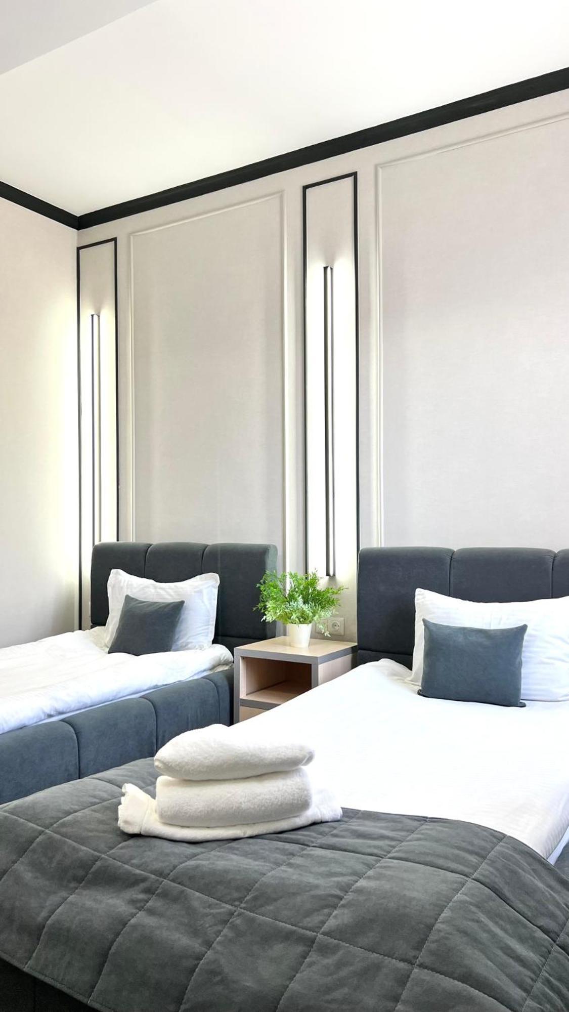 Caravan Hotel Karakol Buitenkant foto
